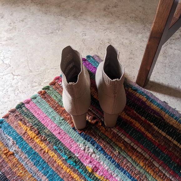 sleek taupe heels - Picture 4 of 6